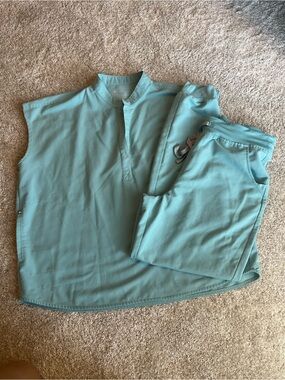 Figs Rafeala top and Zamora jogger set